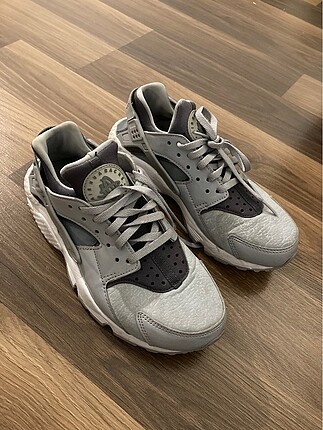 Nike huarache grey