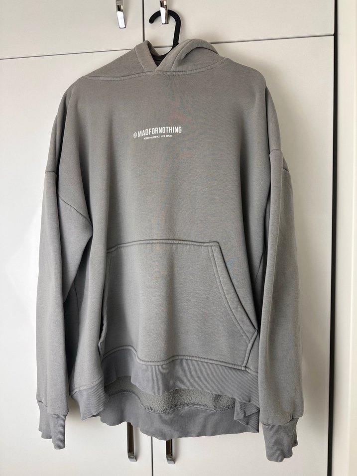 Gri Kapüşonlu Modern Baskılı Sweatshirt - Görsel 2