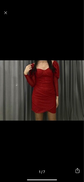 Simli kısa kırmızı elbise