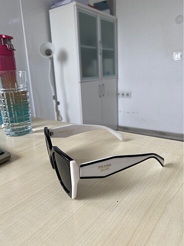 Diğer Prada Güneş Gözlüğü