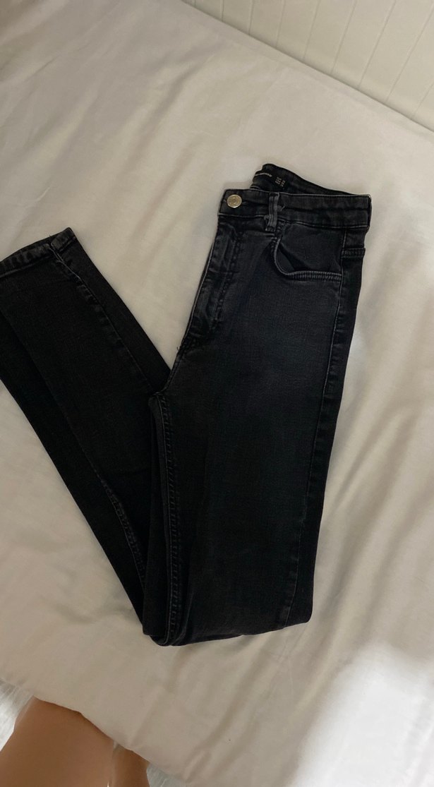 Kadın Siyah Kemerli Dar Kesim Kot Pantolon - Görsel 2