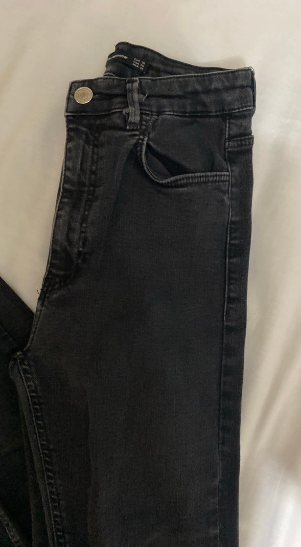 Kadın Siyah Kemerli Dar Kesim Kot Pantolon - Görsel 3