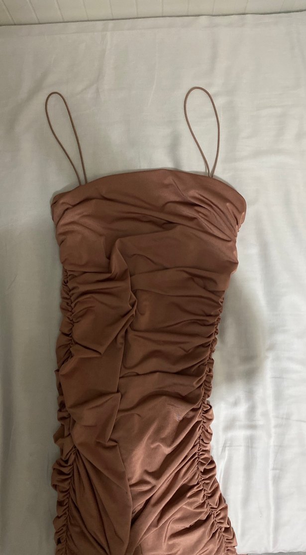 Drapeli İnce Askılı Bej Uzun Elbise - Görsel 3