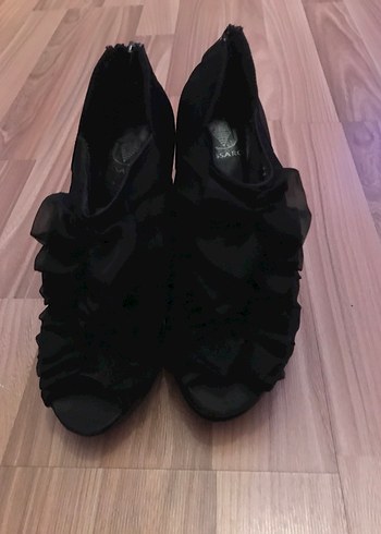 Siyah Gotik Fırfırlı Stiletto Topuklu Ayakkabı - Görsel 3