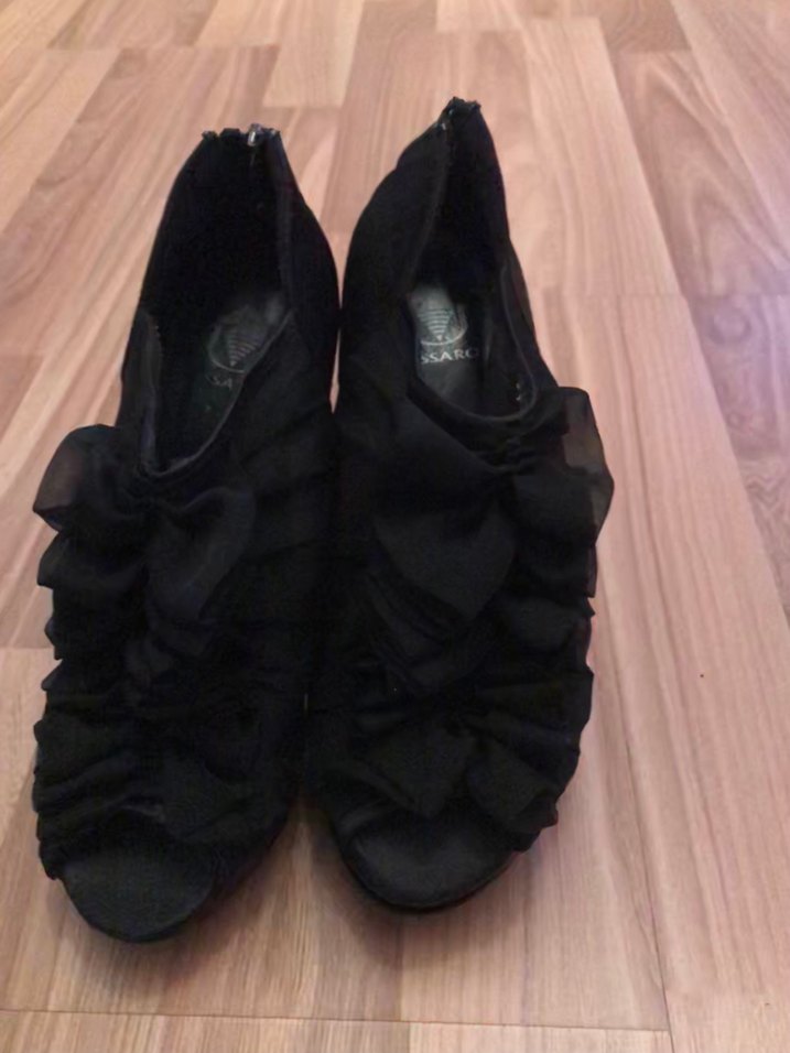 Siyah Gotik Fırfırlı Stiletto Topuklu Ayakkabı - Görsel 4