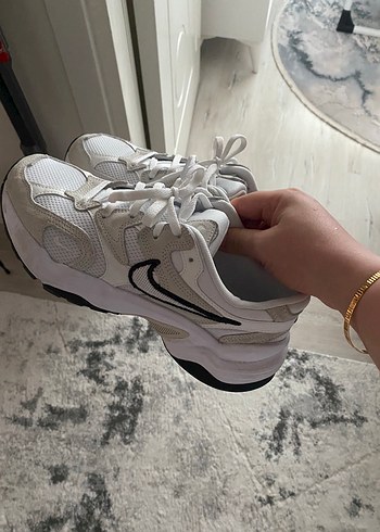 Beyaz Bağcıklı Nike Kadın Spor Ayakkabı