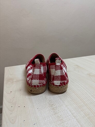 38 Beden kırmızı Renk Fabrika sandalet
