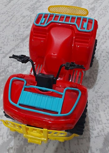 Renkli Kırmızı Oyuncak Araba - Görsel 2