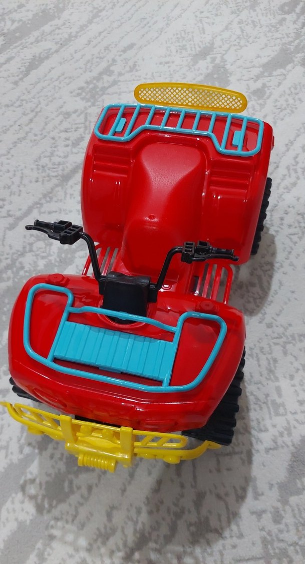 Renkli Kırmızı Oyuncak Araba - Görsel 2