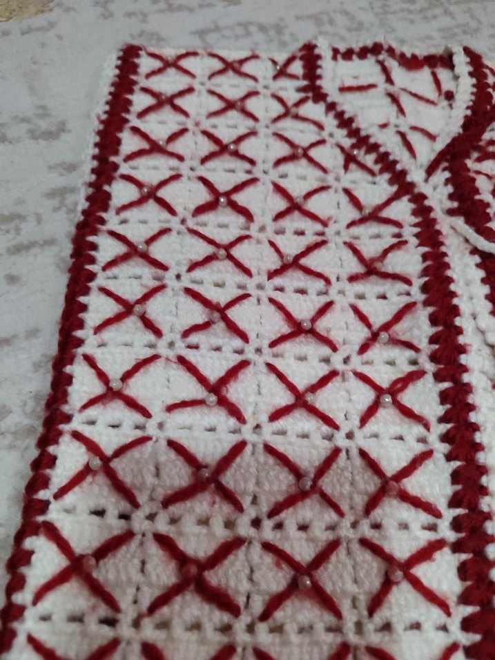 Beyaz Kırmız bebekı Örgü - Görsel 3