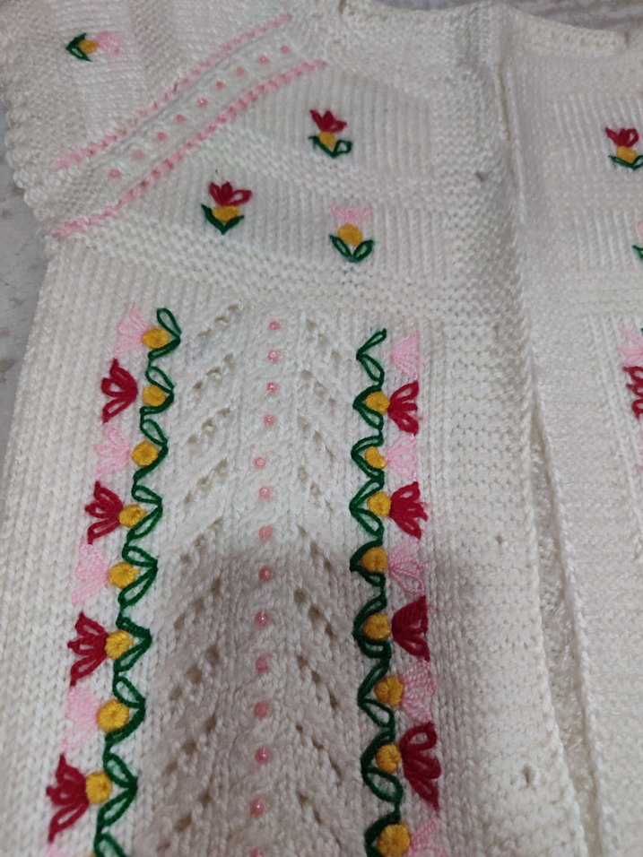 Nakışlı Beyaz Kız Triko Süveter - Görsel 2