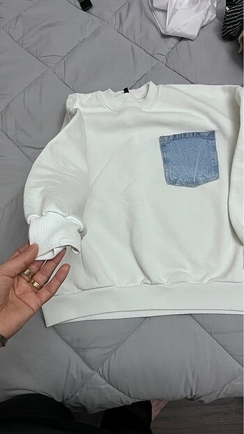 Uzun kollu sweatshirt