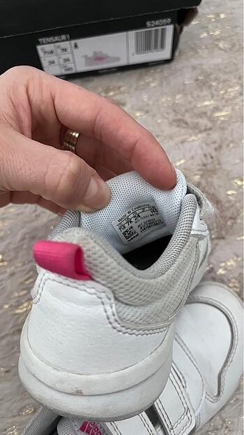 24 Beden beyaz Renk Adidas kız çocuk ayakkabı