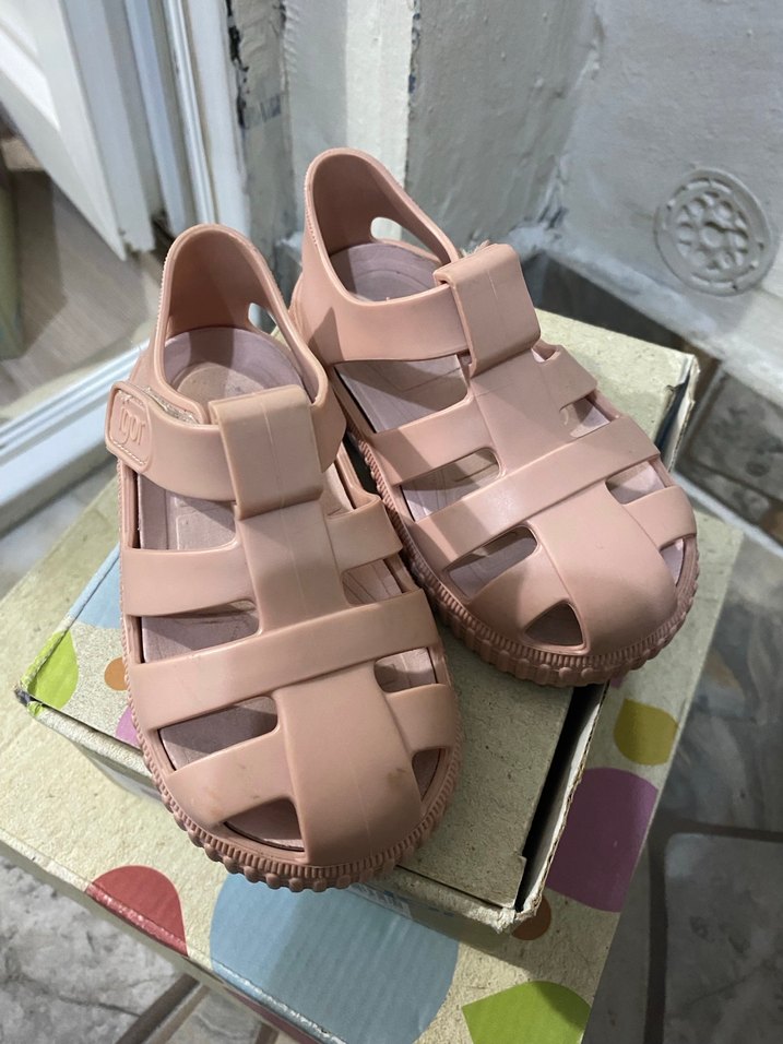 Kızlar için Pembe Tokalı Sandalet - Görsel 4