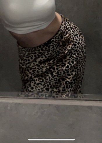 Bershka Bershka Leopar Desenli Saten yırtmaçlı etek