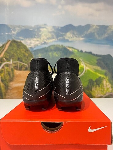 37 Beden Nike krampon orijinaldir.40 numaradır.Yeniden farksız iki kere g