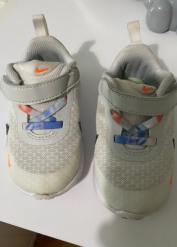 NikeErkek Çocuk Gri Beyaz Cırtlı Spor Ayakkabı