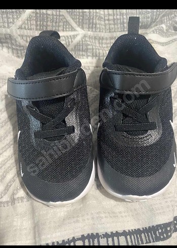 Nike Erkek Çocuk Siyah Cırtlı Spor Ayakkabı