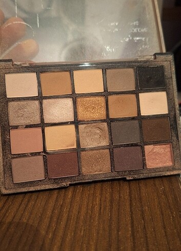 Catherine Arley Smokey-Nude Far Paleti