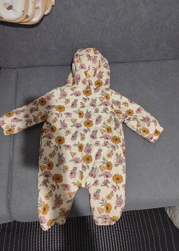 Çiçek Desenli Beyaz Bebek Tulumu - Görsel 3