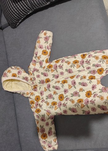 Çiçek Desenli Beyaz Bebek Tulumu - Görsel 4