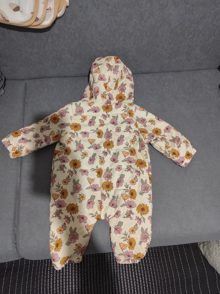 Çiçek Desenli Beyaz Bebek Tulumu - Görsel 3
