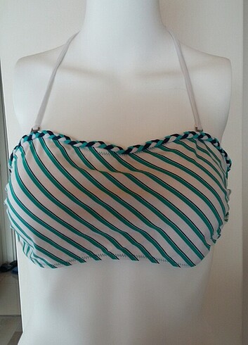 Yeşil çizgi desenli bikini üstü
