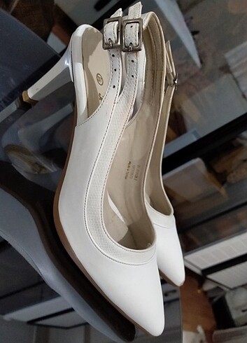 Beyaz stiletto 