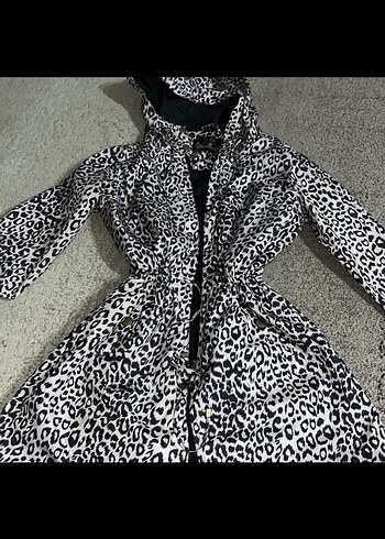 Leopar Desenli Kadın Yağmurluk - Görsel 6