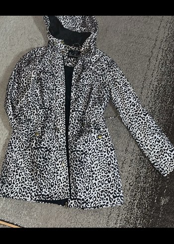 Leopar Desenli Kadın Yağmurluk - Görsel 2