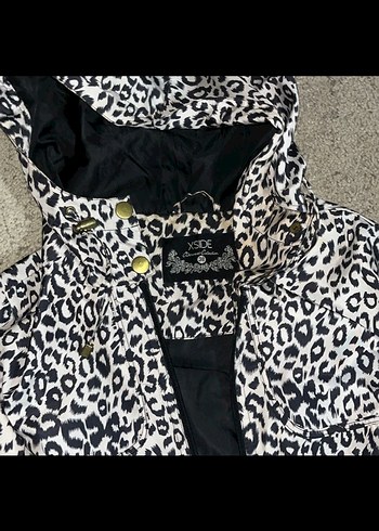 Leopar Desenli Kadın Yağmurluk - Görsel 3