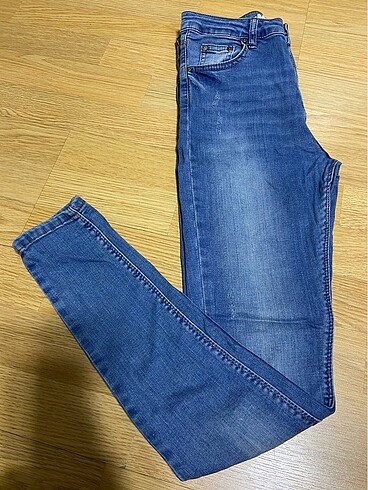 Yırtık Detaylı Jean