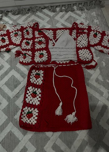 Çilek desenli örgü triko plaj takımı - Görsel 5