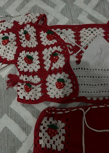 Çilek desenli örgü triko plaj takımı - Görsel 2