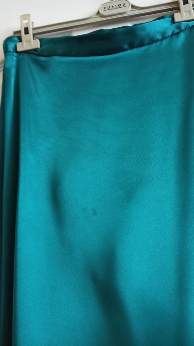 Parlak Yeşil Saten Uzun Drapeli Etek - Görsel 3