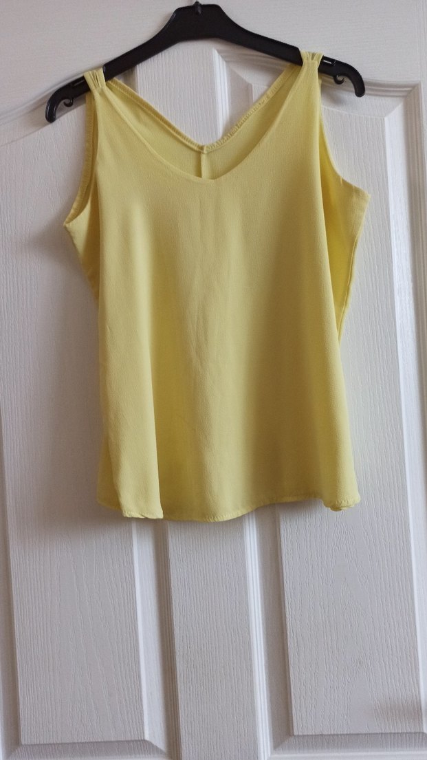 Sarı V Yaka Kolsuz Keten Bluz - Görsel 2