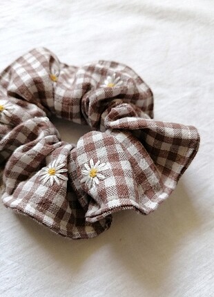 Papatya işlemeli lastikli toka | Scrunchie 