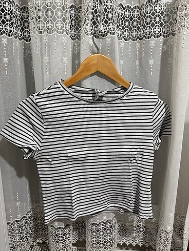 siyah çizgili crop tişört