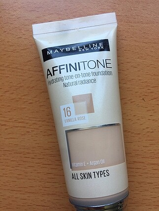 Maybelline affinitone fondöten