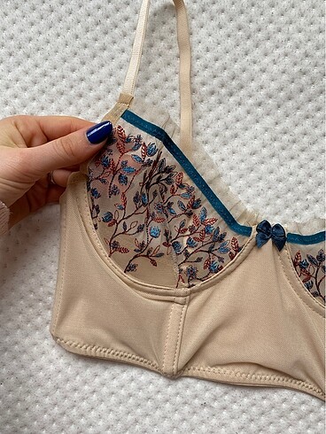 m Beden Bralet