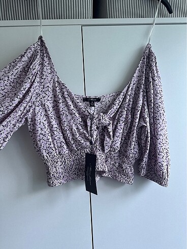 Mavi çiçekli crop