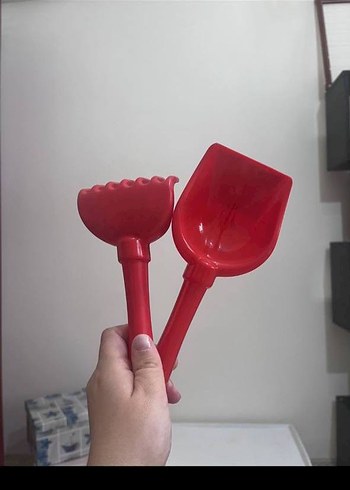 Diğer Kırmızı Plastik Kum Küreği ve Tırmık Seti