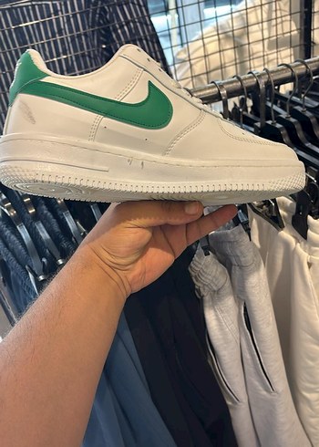 Yeşil Detaylı Beyaz Stiletto Topuklu Spor Ayakkabı
