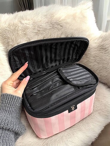 Beden pembe Renk Victoria secret makyaj çantası