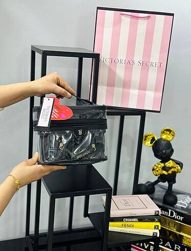 Victoria s Secret Victoria?s Secret makyaj çantası