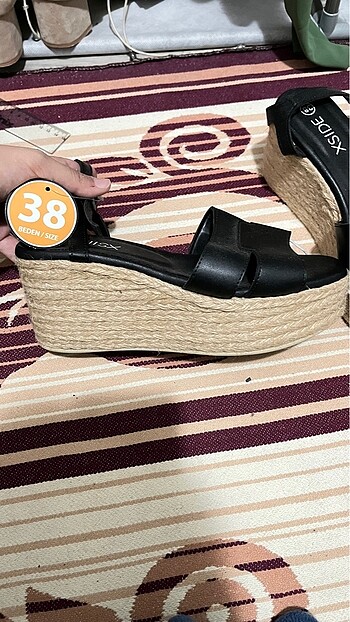 LC Waikiki SANDALET ETİKETİ ÜSTÜNDE