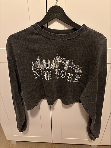 BERSHKA CROP SWEAT (HİÇ DEFOSU YOKTUR)