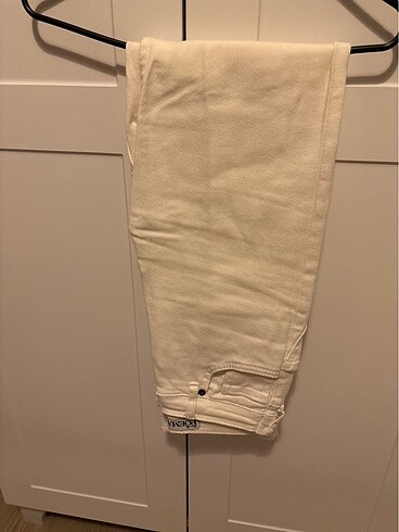 POEMA EKRU JEANS