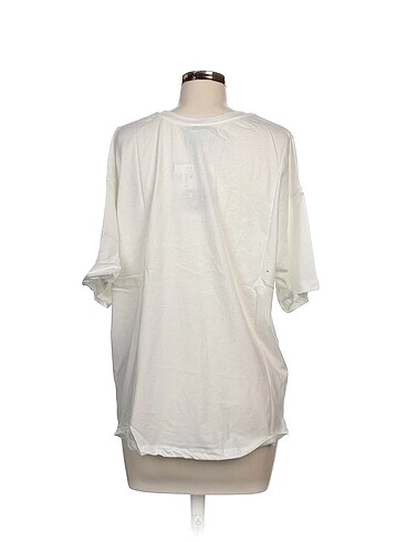 m Beden Defacto T-shirt %70 İndirimli.