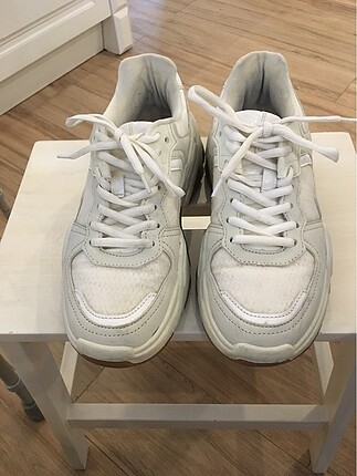 Bershka beyaz snekers 37,5